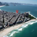 Copanema Ao Lado Da Praia